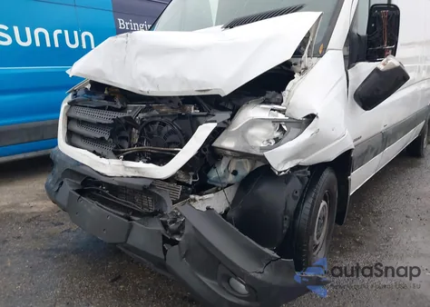 2016 Mercedes-Benz Sprinter 2500 High Roof из США, поврежденный, VIN WD3PE8DD2GP193128